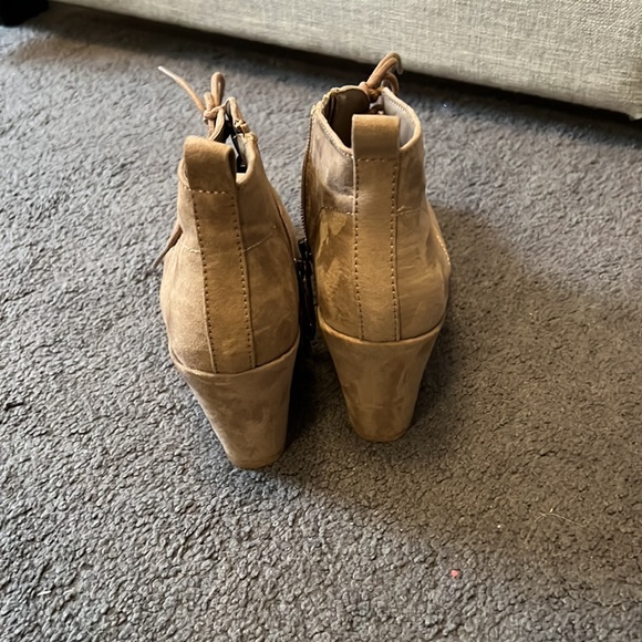 Dolce Vita Wedged Ankle Booties - Picture 4 of 5